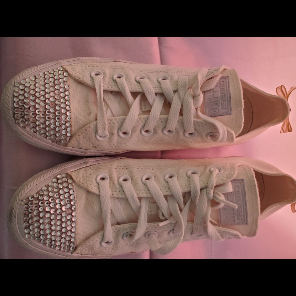 Converse - Picture 2 of 3